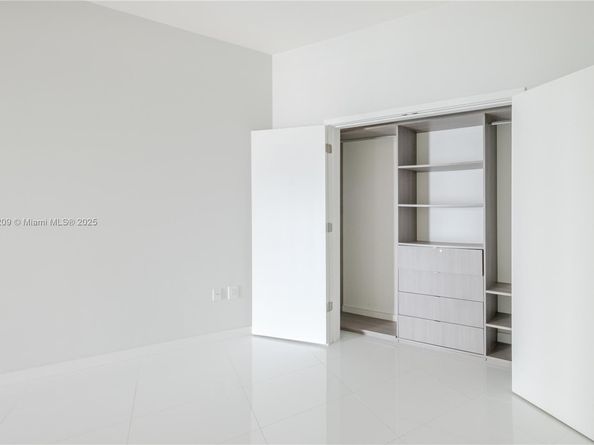 851 NE 1st Ave 3911, Miami FL 33132