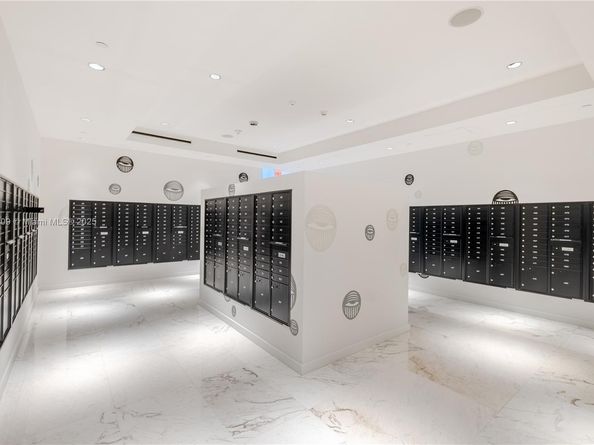 851 NE 1st Ave 3911, Miami FL 33132