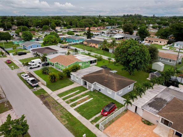 3291 NW 171st Ter, Miami Gardens FL 33056