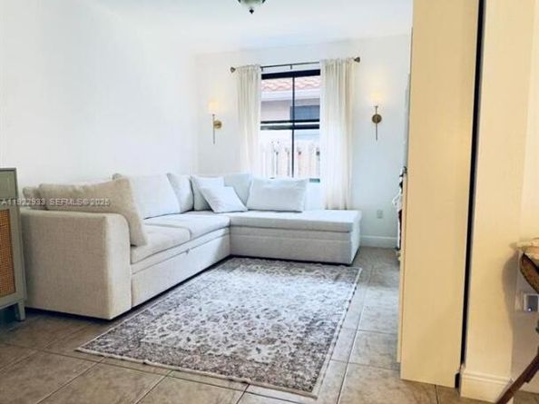 10131 NW 10th St, Miami FL 33172