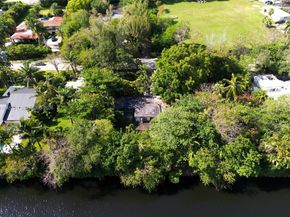 5811 SW 88th St, Pinecrest FL 33156