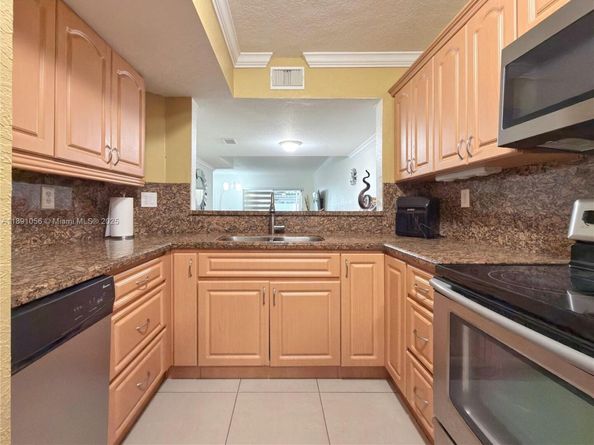 1195 NW 124th Ave 2202, Miami FL 33182