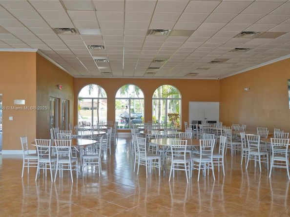 1195 NW 124th Ave 2202, Miami FL 33182
