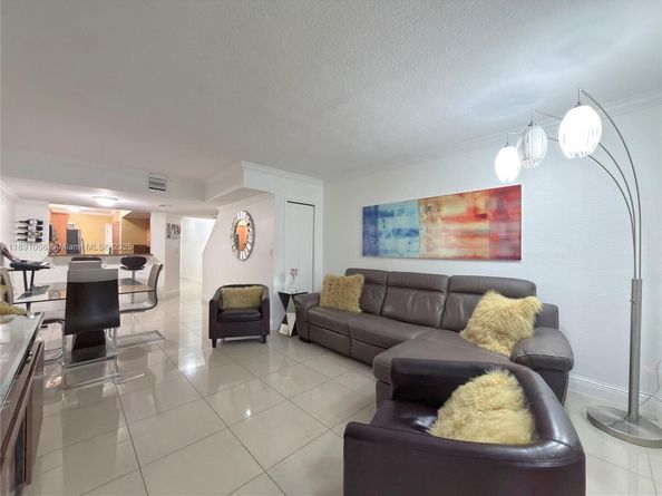 1195 NW 124th Ave 2202, Miami FL 33182