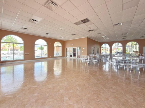 1195 NW 124th Ave 2202, Miami FL 33182