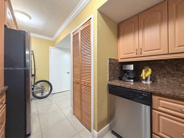 1195 NW 124th Ave 2202, Miami FL 33182