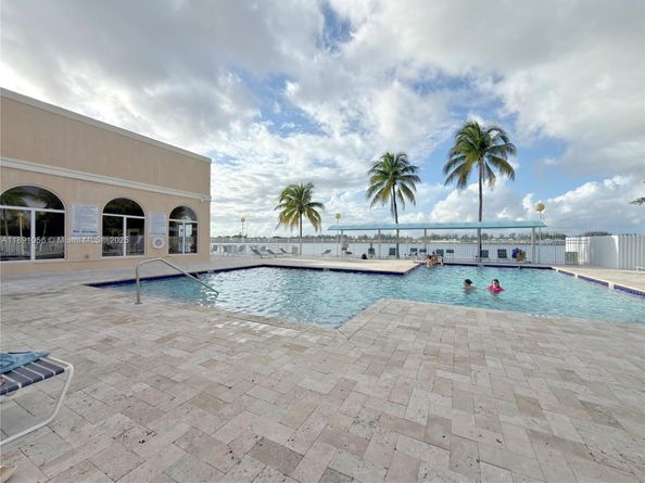1195 NW 124th Ave 2202, Miami FL 33182