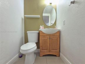 1195 NW 124th Ave 2202, Miami FL 33182