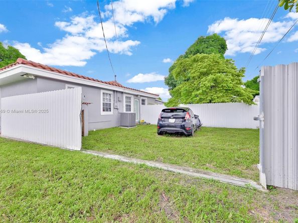 525 SW 68th Ave, Miami FL 33144