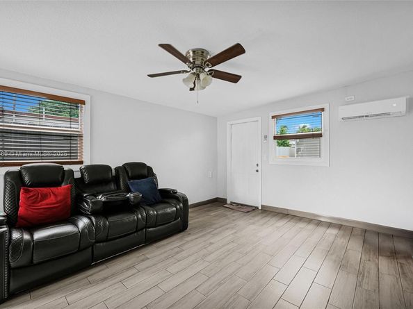 525 SW 68th Ave, Miami FL 33144