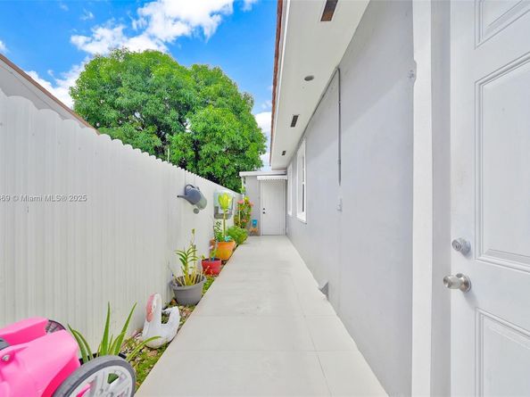 525 SW 68th Ave, Miami FL 33144