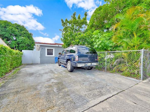 525 SW 68th Ave, Miami FL 33144