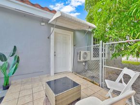 525 SW 68th Ave, Miami FL 33144