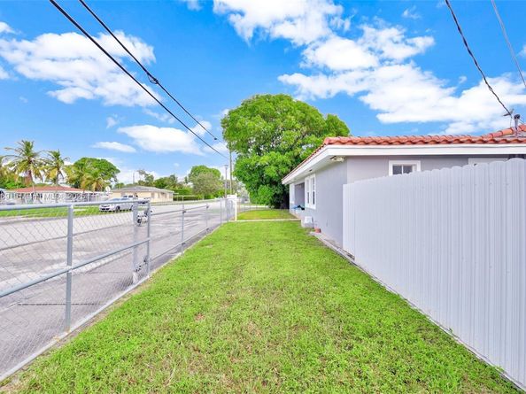 525 SW 68th Ave, Miami FL 33144