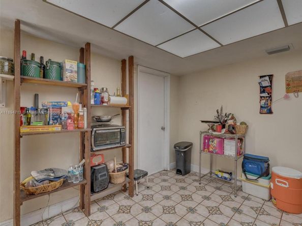 4233 NW 38th Ave, Lauderdale Lakes FL 33309