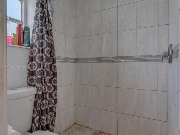 4233 NW 38th Ave, Lauderdale Lakes FL 33309