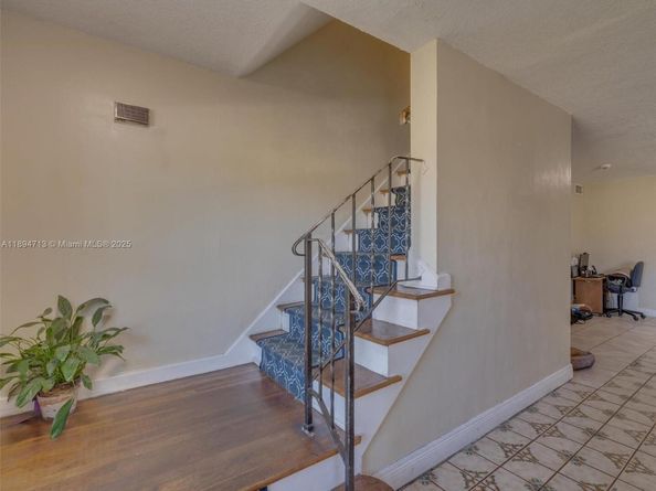 4233 NW 38th Ave, Lauderdale Lakes FL 33309