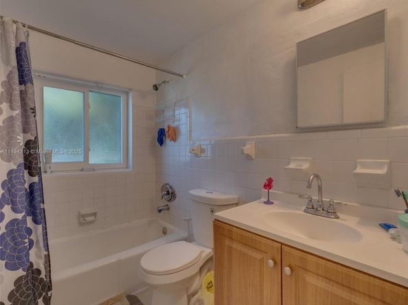 4233 NW 38th Ave, Lauderdale Lakes FL 33309