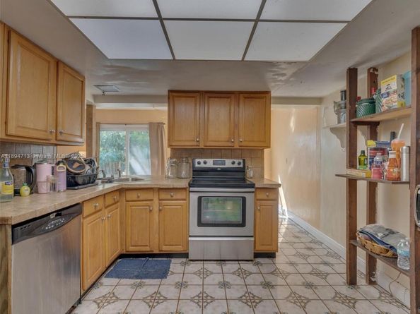 4233 NW 38th Ave, Lauderdale Lakes FL 33309