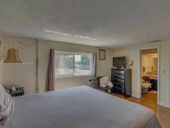 4233 NW 38th Ave, Lauderdale Lakes FL 33309