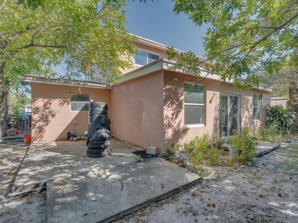 4233 NW 38th Ave, Lauderdale Lakes FL 33309