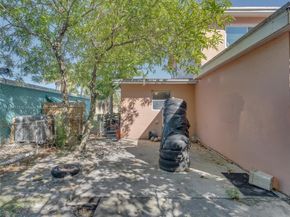 4233 NW 38th Ave, Lauderdale Lakes FL 33309