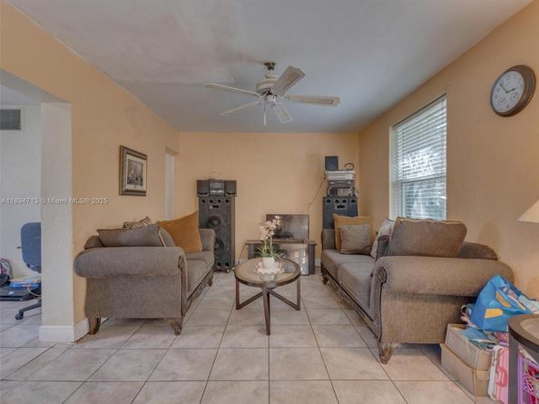 4233 NW 38th Ave, Lauderdale Lakes FL 33309