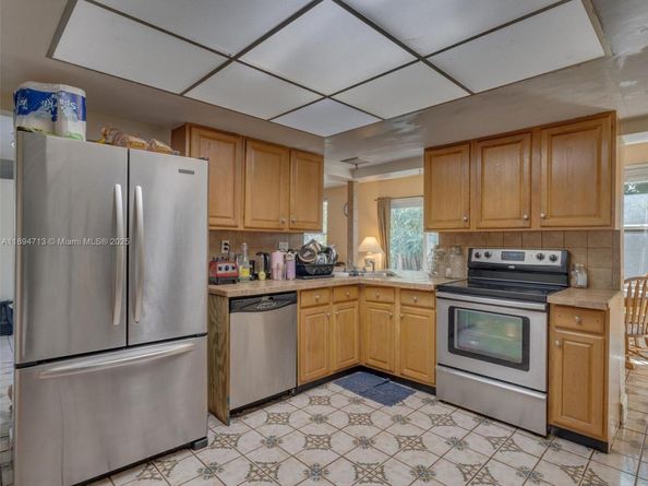 4233 NW 38th Ave, Lauderdale Lakes FL 33309