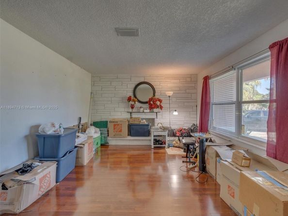 4233 NW 38th Ave, Lauderdale Lakes FL 33309