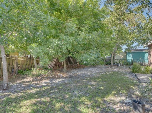 4233 NW 38th Ave, Lauderdale Lakes FL 33309