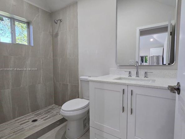 1923 NW 48th St, Miami FL 33142