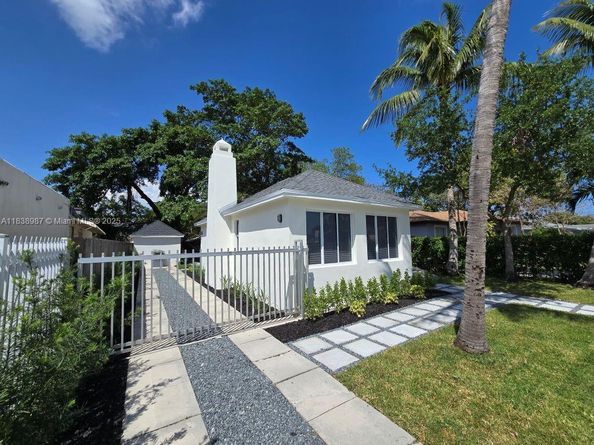 1923 NW 48th St, Miami FL 33142