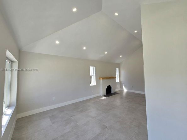 1923 NW 48th St, Miami FL 33142