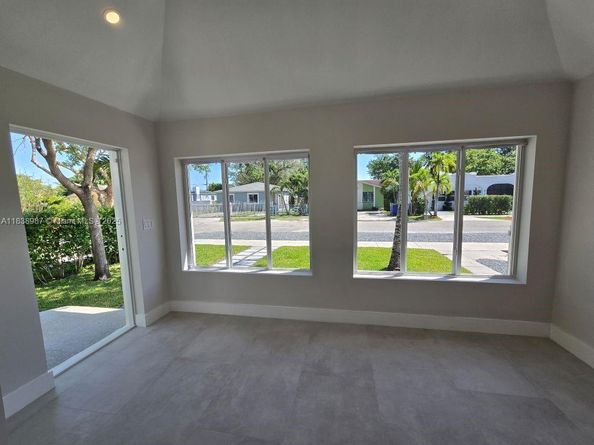 1923 NW 48th St, Miami FL 33142