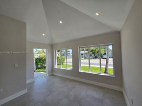 1923 NW 48th St, Miami FL 33142