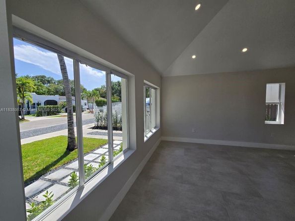 1923 NW 48th St, Miami FL 33142