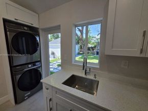 1923 NW 48th St, Miami FL 33142