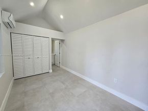 1923 NW 48th St, Miami FL 33142