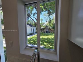 1923 NW 48th St, Miami FL 33142