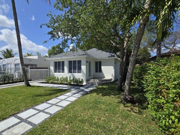 1923 NW 48th St, Miami FL 33142