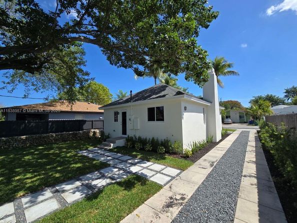 1923 NW 48th St, Miami FL 33142