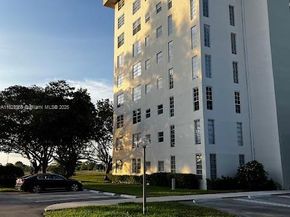 3090 N Course Dr 807, Pompano Beach FL 33069