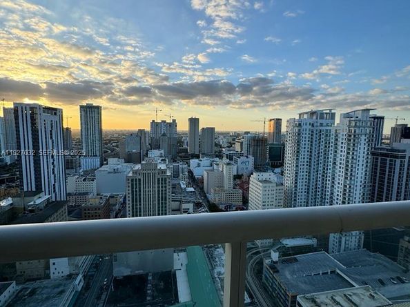 50 BISCAYNE Blvd 3807, Miami FL 33132