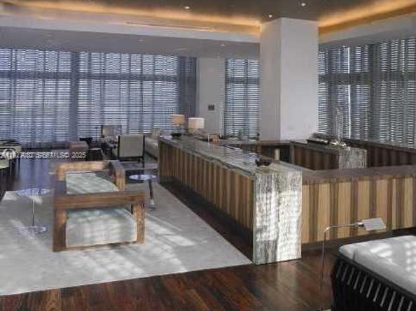 50 BISCAYNE Blvd 3807, Miami FL 33132