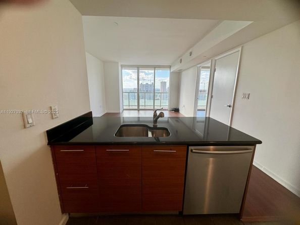 50 BISCAYNE Blvd 3807, Miami FL 33132