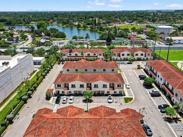 2819 NW 181st St, Miami Gardens FL 33056