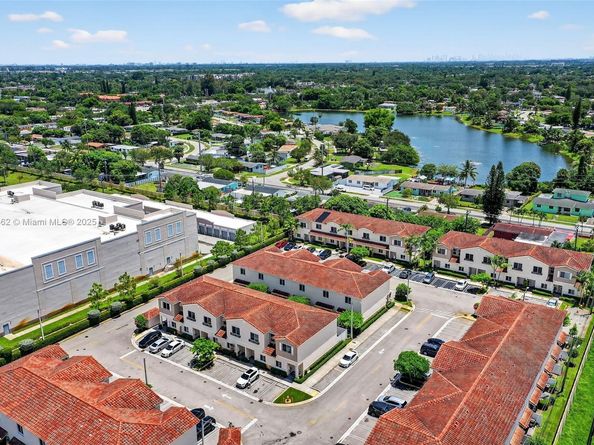 2819 NW 181st St, Miami Gardens FL 33056