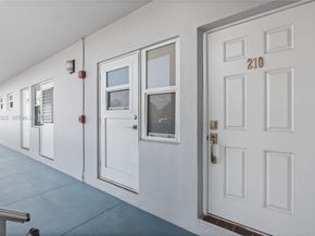 2223 Park Ln 210, Hollywood FL 33021