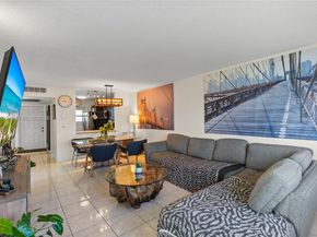 2223 Park Ln 210, Hollywood FL 33021