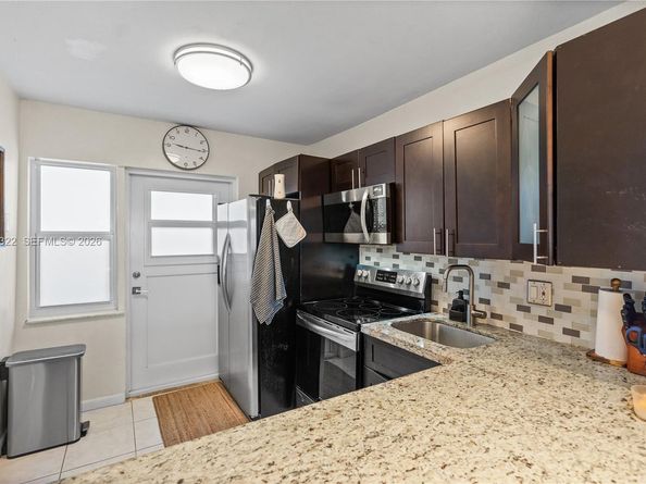 2223 Park Ln 210, Hollywood FL 33021